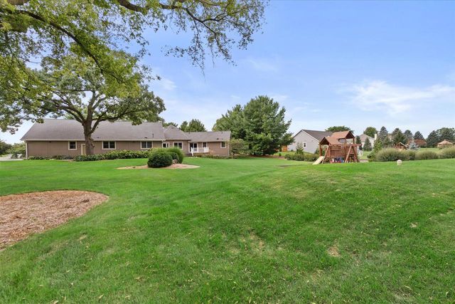 S29W30880 Wild Berry LANE, Waukesha, WI 53188