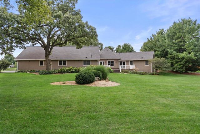 S29W30880 Wild Berry LANE, Waukesha, WI 53188