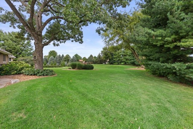 S29W30880 Wild Berry LANE, Waukesha, WI 53188