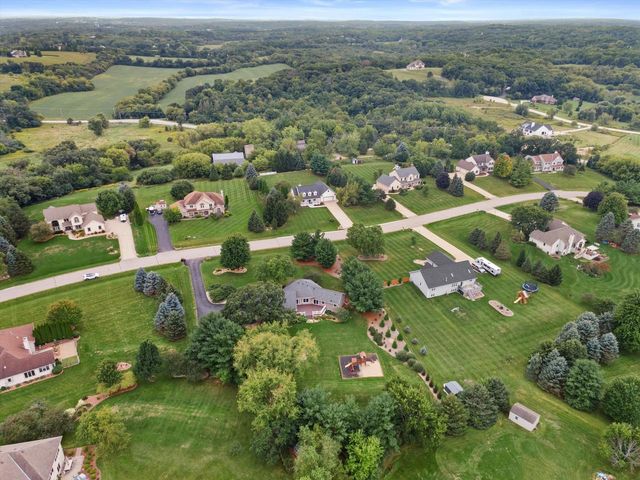 S29W30880 Wild Berry LANE, Waukesha, WI 53188