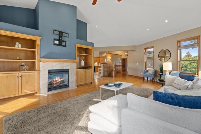 S29W30880 Wild Berry LANE, Waukesha, WI 53188