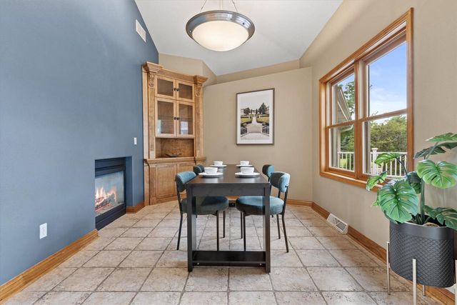 S29W30880 Wild Berry LANE, Waukesha, WI 53188