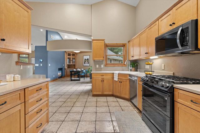 S29W30880 Wild Berry LANE, Waukesha, WI 53188