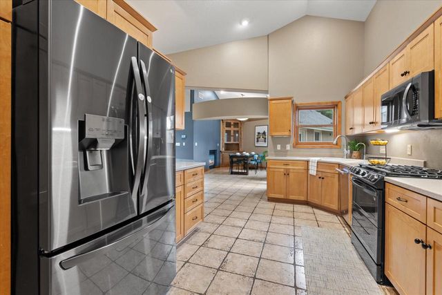 S29W30880 Wild Berry LANE, Waukesha, WI 53188