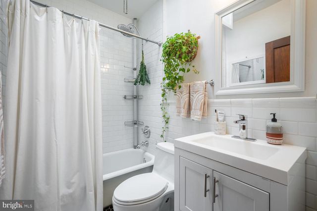 1220 ORREN STREET, Washington, DC 20002