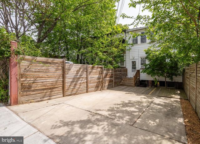 1220 ORREN STREET, Washington, DC 20002