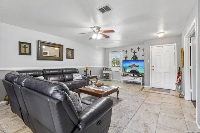 620 NORTHLAKE DR, New Braunfels, TX 78130