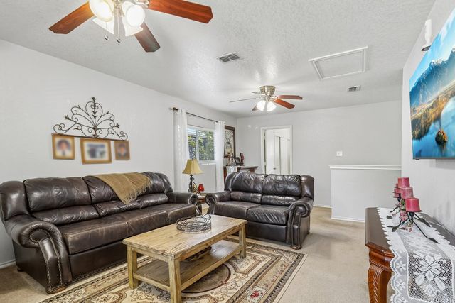 620 NORTHLAKE DR, New Braunfels, TX 78130