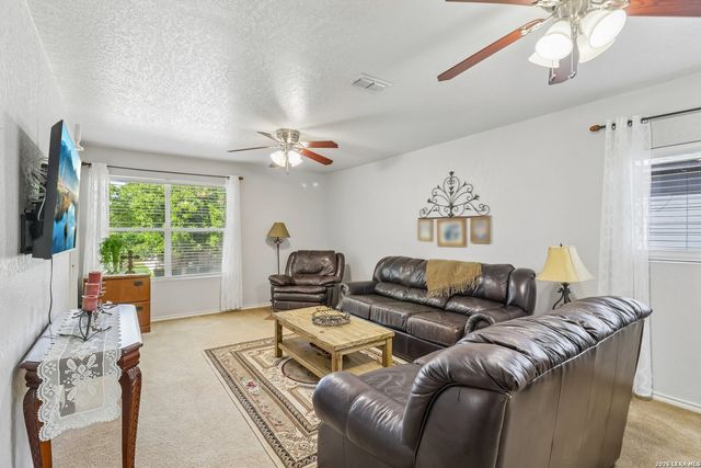 620 NORTHLAKE DR, New Braunfels, TX 78130