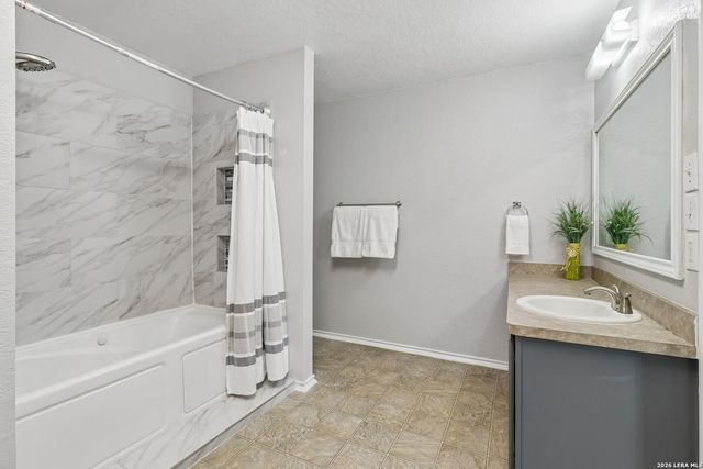 620 NORTHLAKE DR, New Braunfels, TX 78130