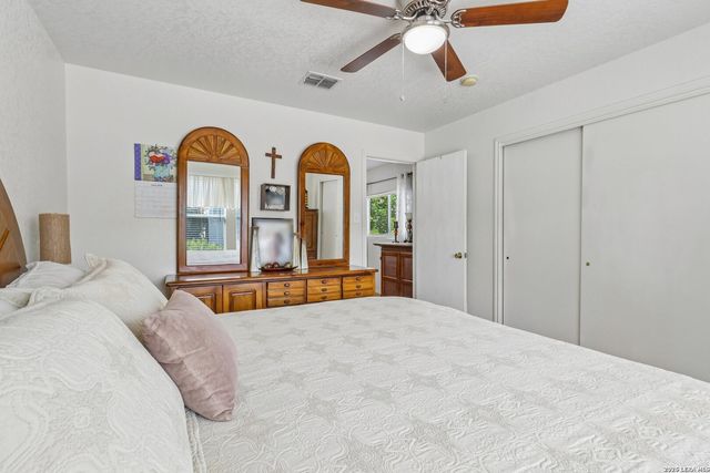 620 NORTHLAKE DR, New Braunfels, TX 78130