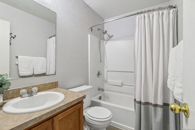 620 NORTHLAKE DR, New Braunfels, TX 78130