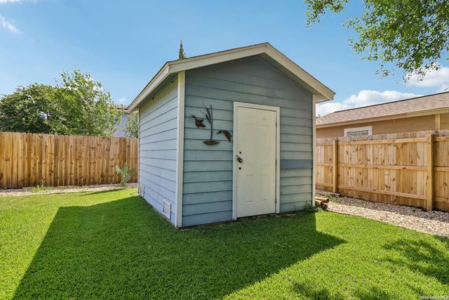 620 NORTHLAKE DR, New Braunfels, TX 78130