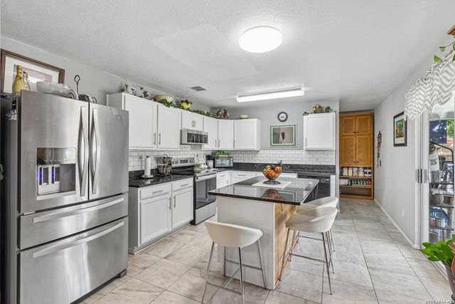 620 NORTHLAKE DR, New Braunfels, TX 78130