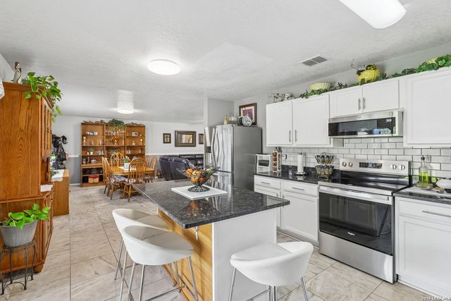 620 NORTHLAKE DR, New Braunfels, TX 78130