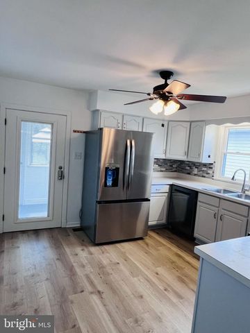 170 N EBERLY ST, Strasburg, VA 22657