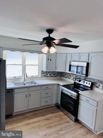 170 N EBERLY ST, Strasburg, VA 22657