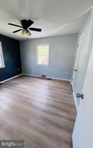 170 N EBERLY ST, Strasburg, VA 22657
