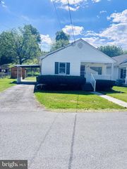 170 N EBERLY ST, Strasburg, VA 22657