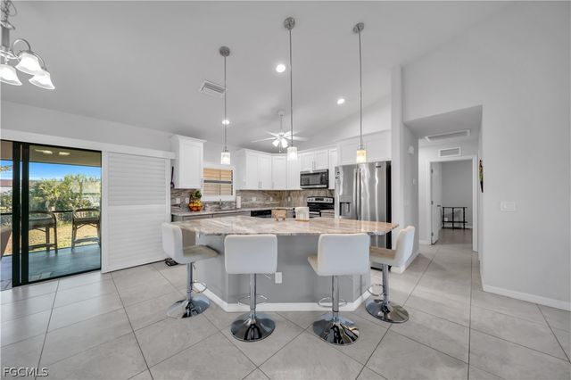 1430 SW 4th LN, Cape Coral, FL 33991