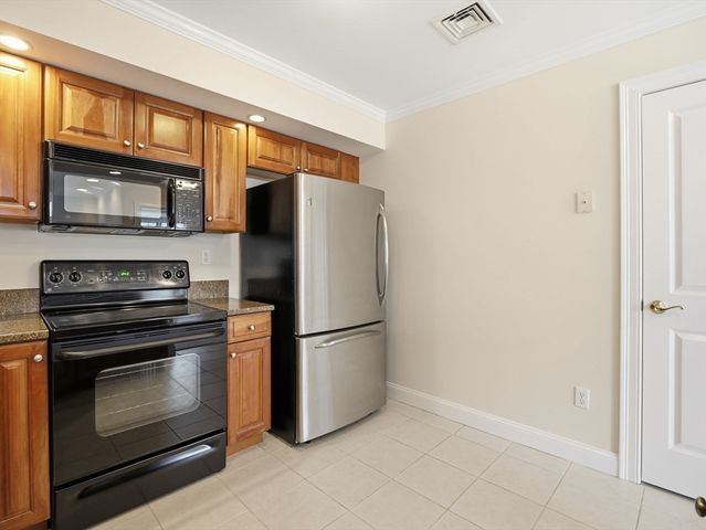 350 Greene St 410, North Andover, MA 01845