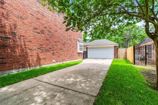6615 Cypress Village Drive, Sugar Land, TX 77479