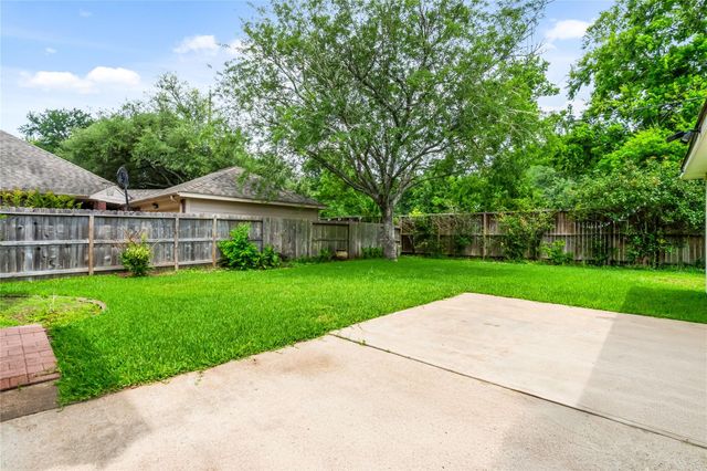6615 Cypress Village Drive, Sugar Land, TX 77479