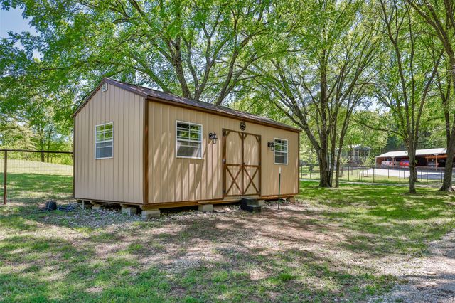 100 Shawnee Trail Road, Whitesboro, TX 76273