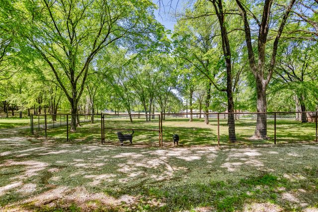 100 Shawnee Trail Road, Whitesboro, TX 76273