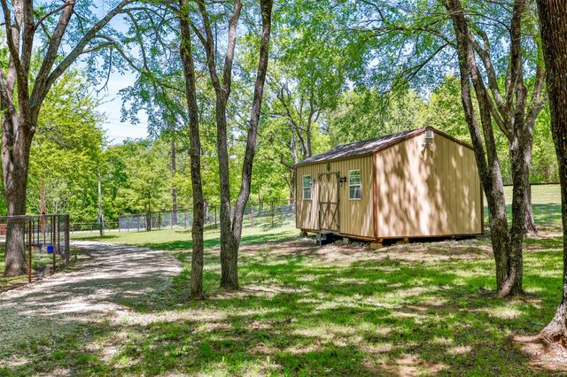 100 Shawnee Trail Road, Whitesboro, TX 76273