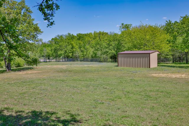 100 Shawnee Trail Road, Whitesboro, TX 76273