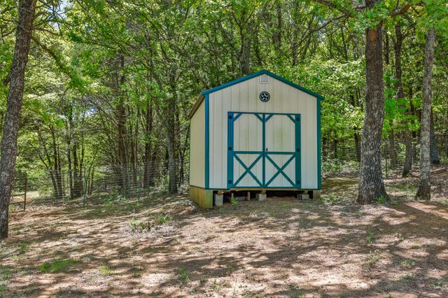 100 Shawnee Trail Road, Whitesboro, TX 76273