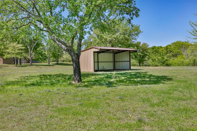100 Shawnee Trail Road, Whitesboro, TX 76273