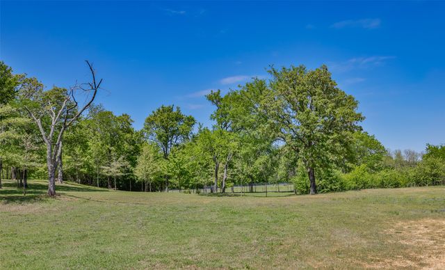 100 Shawnee Trail Road, Whitesboro, TX 76273