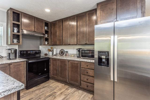 100 Shawnee Trail Road, Whitesboro, TX 76273