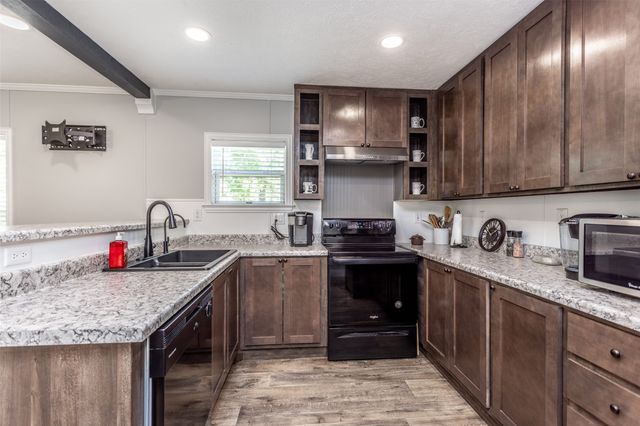 100 Shawnee Trail Road, Whitesboro, TX 76273