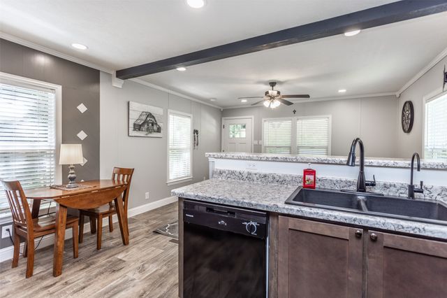 100 Shawnee Trail Road, Whitesboro, TX 76273