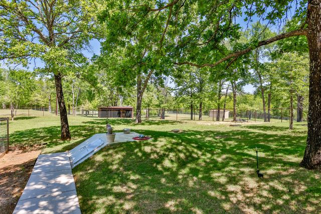 100 Shawnee Trail Road, Whitesboro, TX 76273
