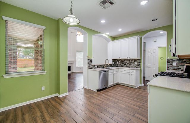 2307 Canyon Springs Drive, Pearland, TX 77584