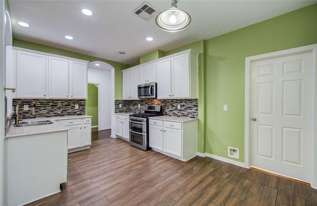 2307 Canyon Springs Drive, Pearland, TX 77584