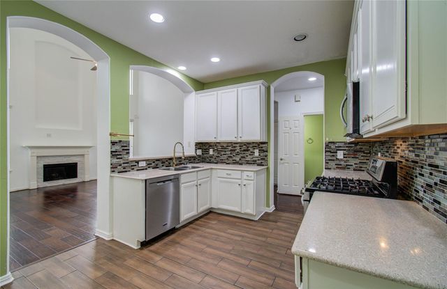 2307 Canyon Springs Drive, Pearland, TX 77584