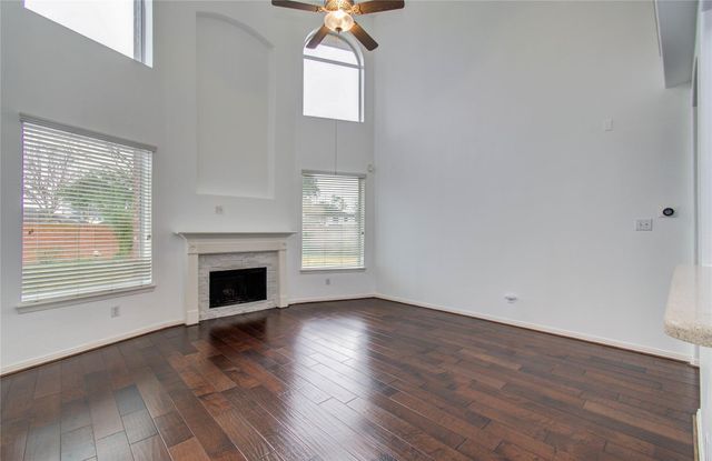 2307 Canyon Springs Drive, Pearland, TX 77584