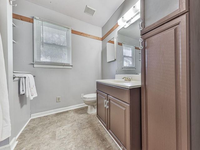1043 Oakdale Drive SE, Smyrna, GA 30080