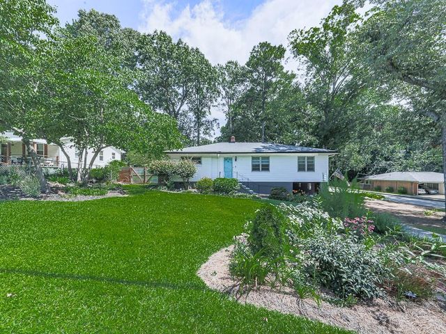 1043 Oakdale Drive SE, Smyrna, GA 30080