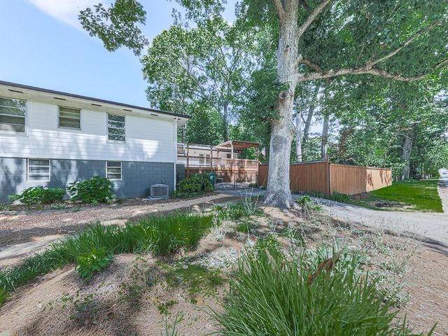 1043 Oakdale Drive SE, Smyrna, GA 30080