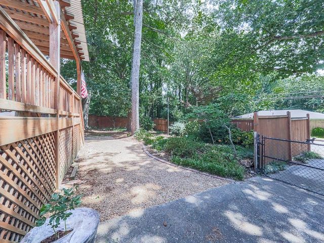 1043 Oakdale Drive SE, Smyrna, GA 30080