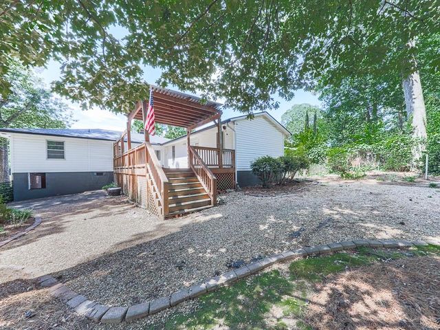 1043 Oakdale Drive SE, Smyrna, GA 30080
