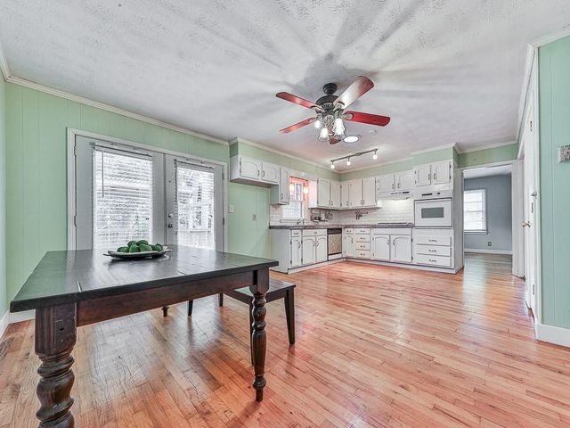 1043 Oakdale Drive SE, Smyrna, GA 30080
