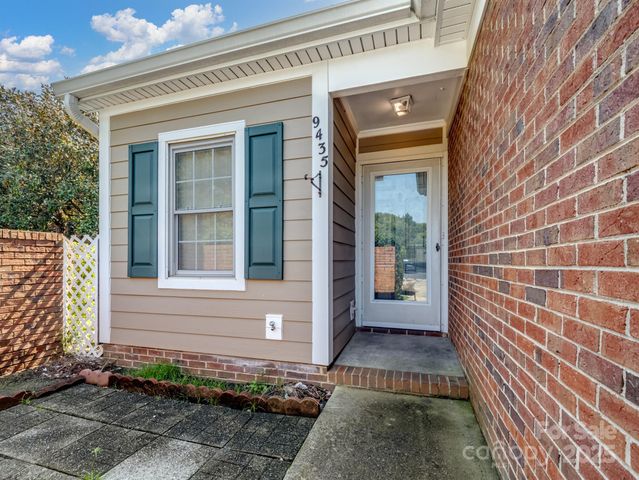 9435 Kings Falls Drive, Charlotte, NC 28210