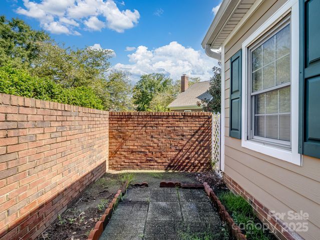 9435 Kings Falls Drive, Charlotte, NC 28210